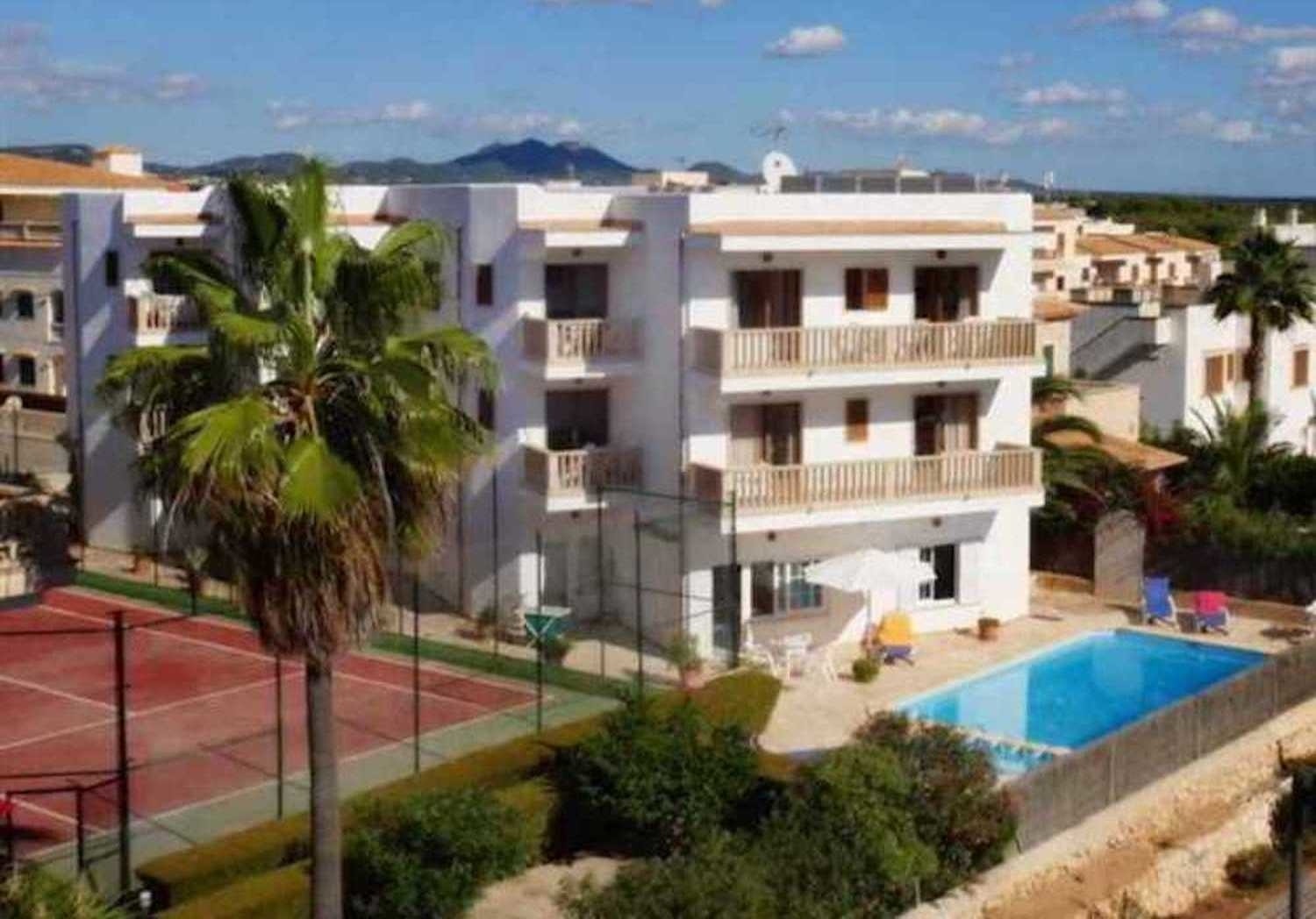 6P Family Apartment Balkon Pool WLAN Küche 220m zum Meer