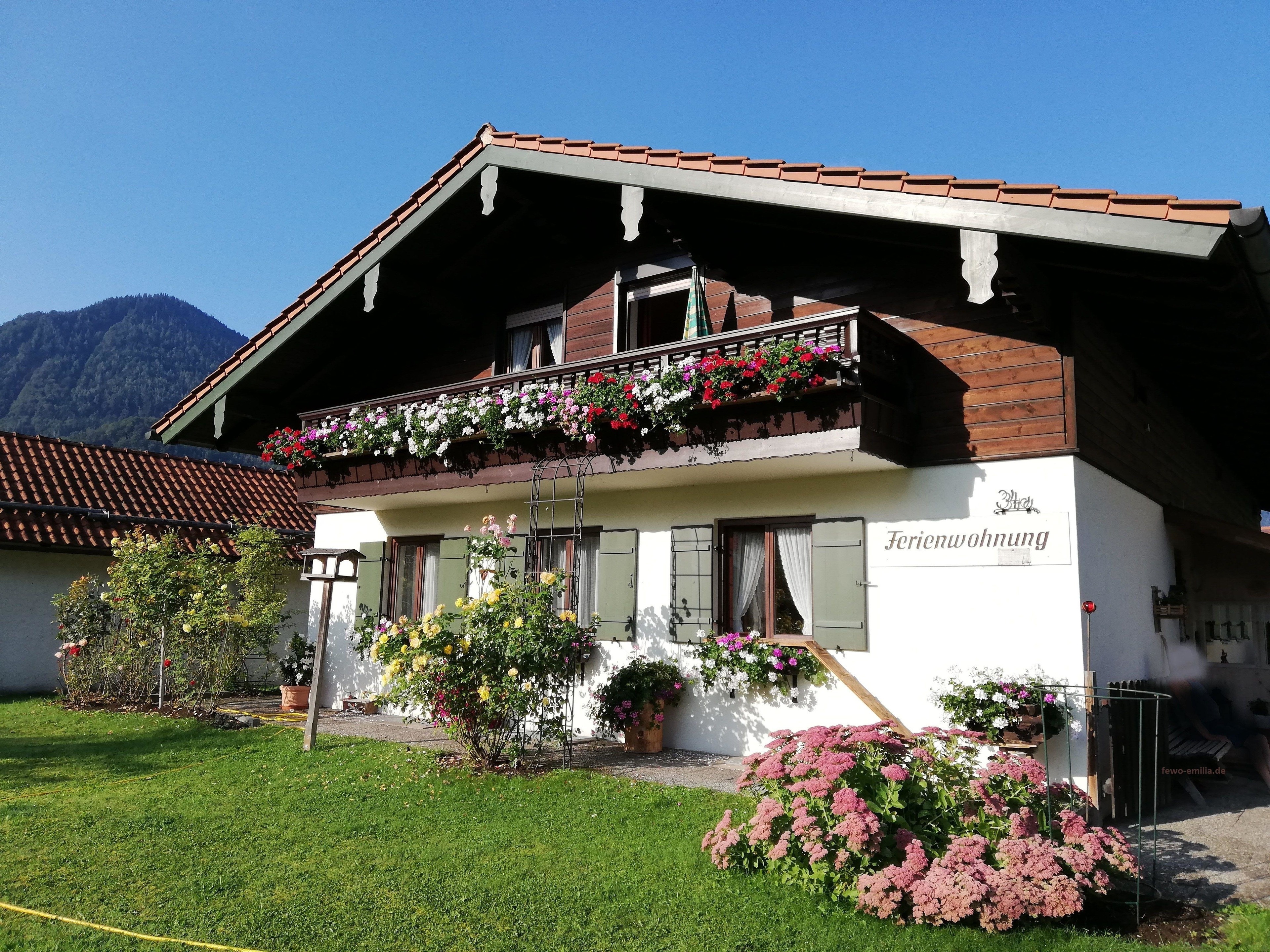 Ferienwohnung Emilia mit Bergblick nach Osten Ferienwohnung  Chiemgauer Alpen