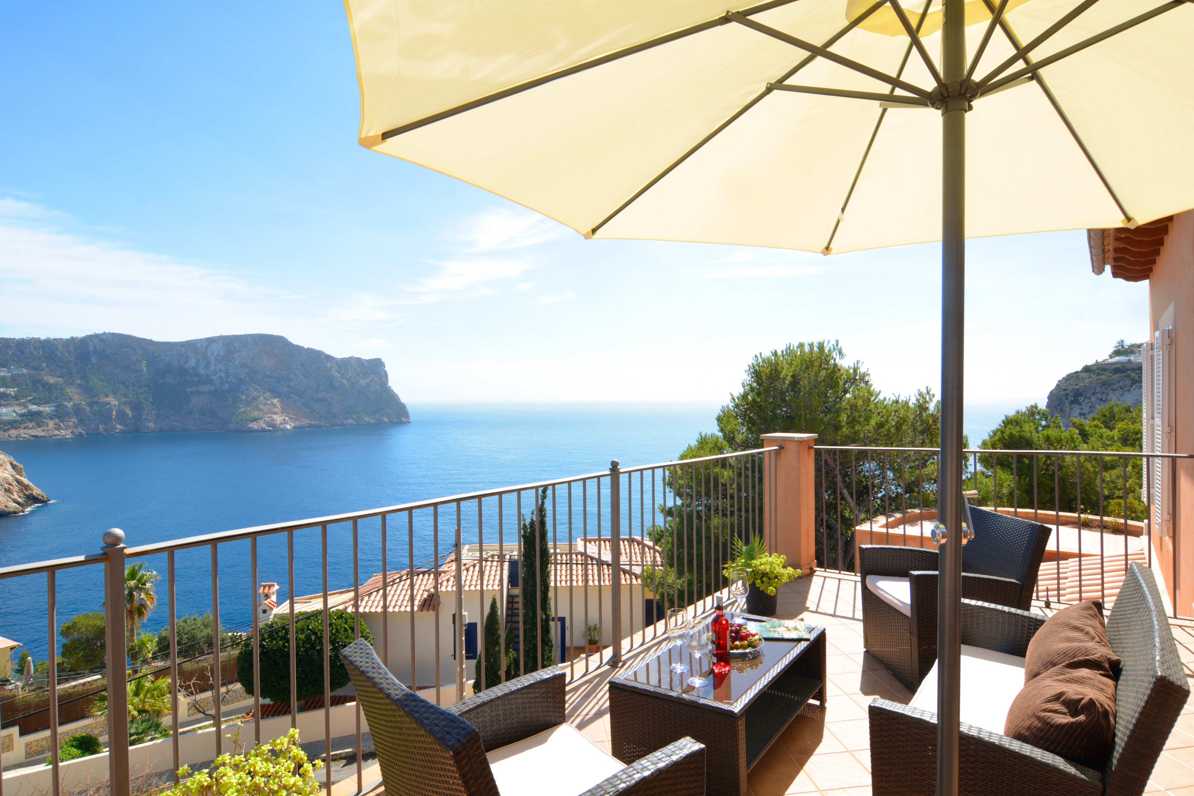 Villa with incredible sea views and pool sleeps 7 Ferienhaus  Balearen