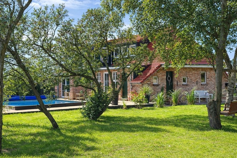Foto 5 Ferienhaus Ostfriesland Norddeich & Umgebung Huus an`t Diek, Luxus in Deichnähe, Erdgeschosswohnung mit Pool, Nähe Norddeich (Objekt 85219) Reise