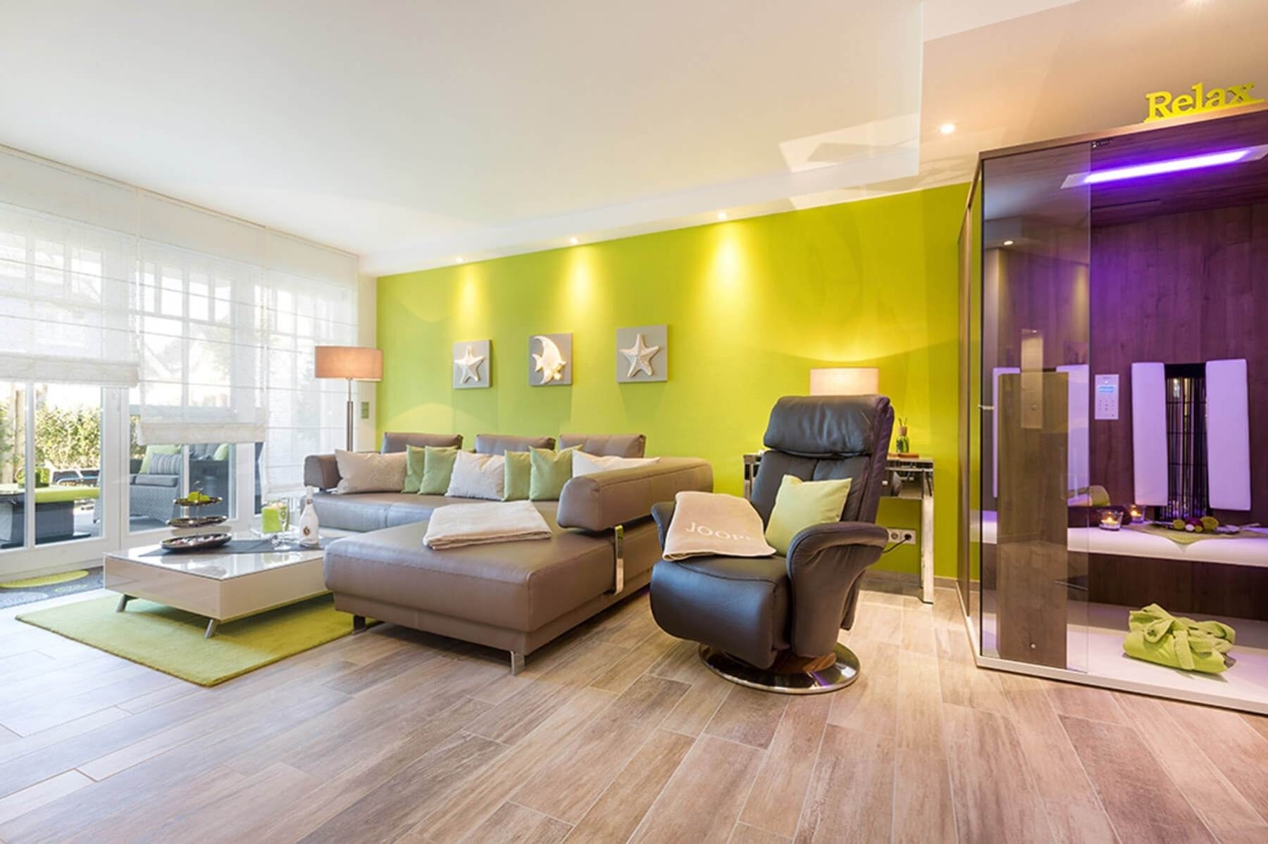 Luxus-Ferienwohnung mit Infrarot-Sauna, Massagesessel, Terrasse & Strandnähe in Zingst by FeWo-Plan – Bild 3