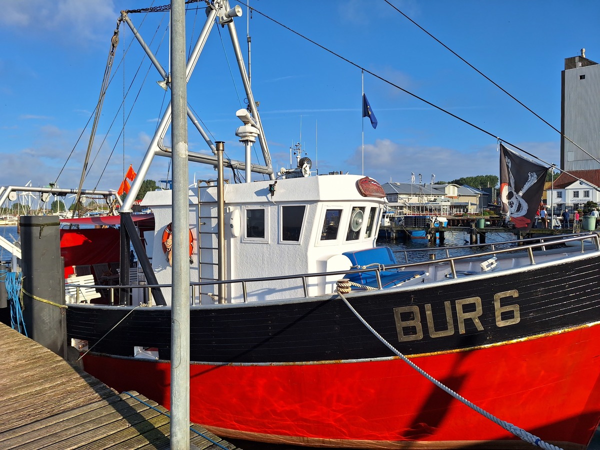 Fishing trawler "Tümmler" in the harbour of Burgstaaken