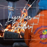 Lagerfeuerabend mit Stockbrot